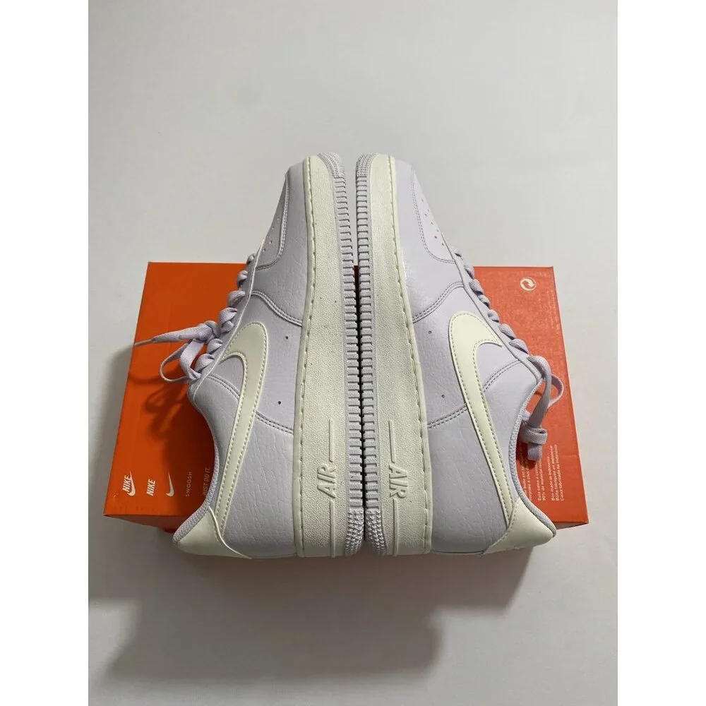 New Women’s Size 10 -Nike Air Force 1 '07 SE Next Nature Barely Grape DV3808 500 - Picture 5 of 10